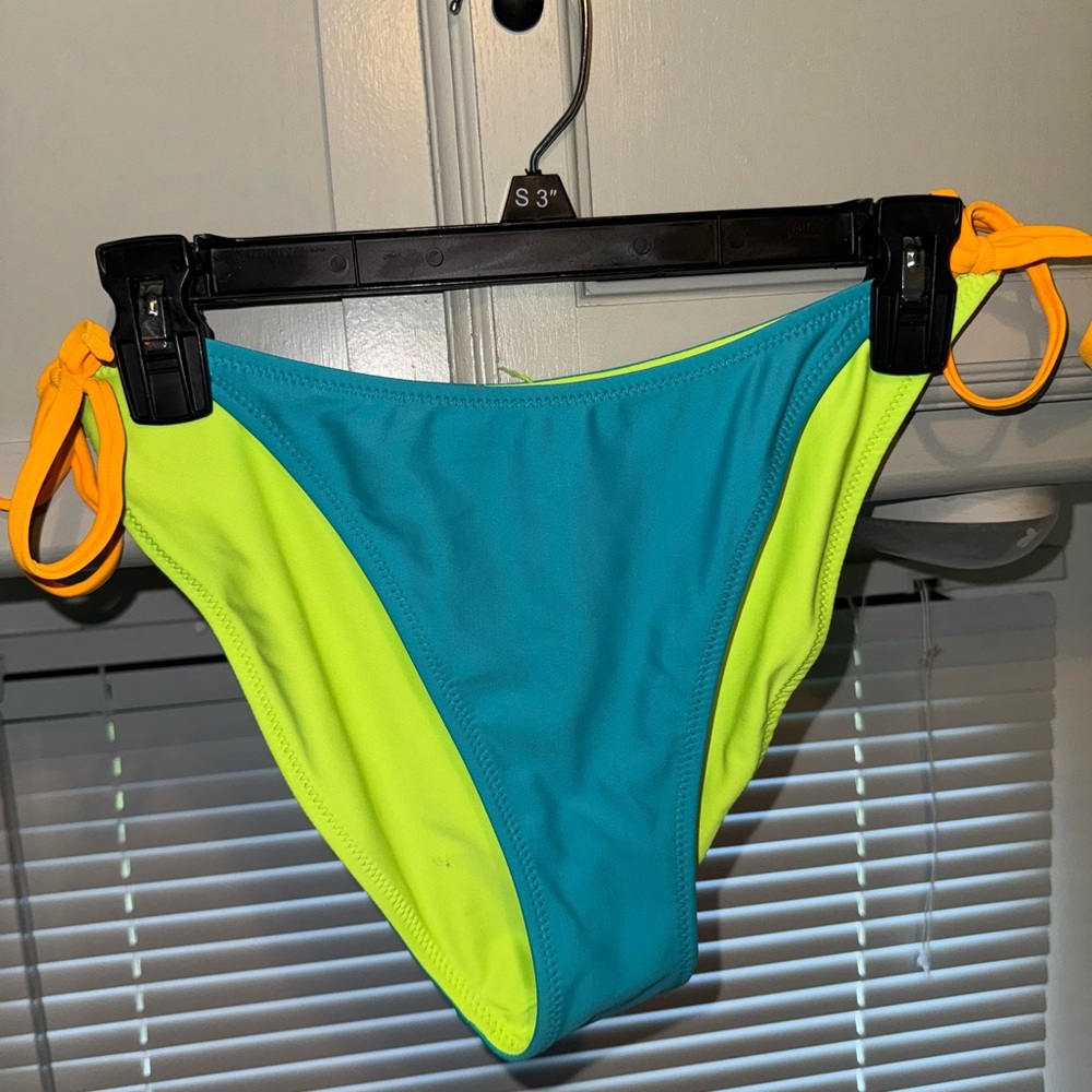 Target swim bottom